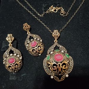 Women Bohemian necklace with Pendent and Earing set.